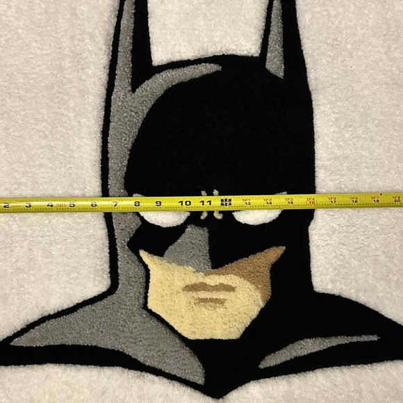 Handmade Batman Graphic Tufted Rug 23"x23" - Picture 3 of 5